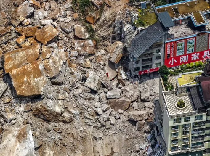 Emergencia en China: derrumbe sepulta edificios y deja al menos ocho muertos