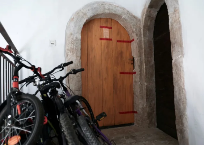 Hallan restos de cinco bebés en cajas, en una vivienda de Francia
