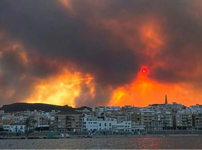 Incendio en España deja 12 muertos y 23 desaparecidos