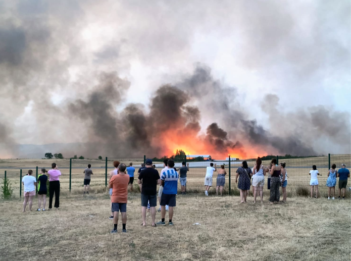 Incendios en Francia y España obligan a evacuar a 260 mil personas