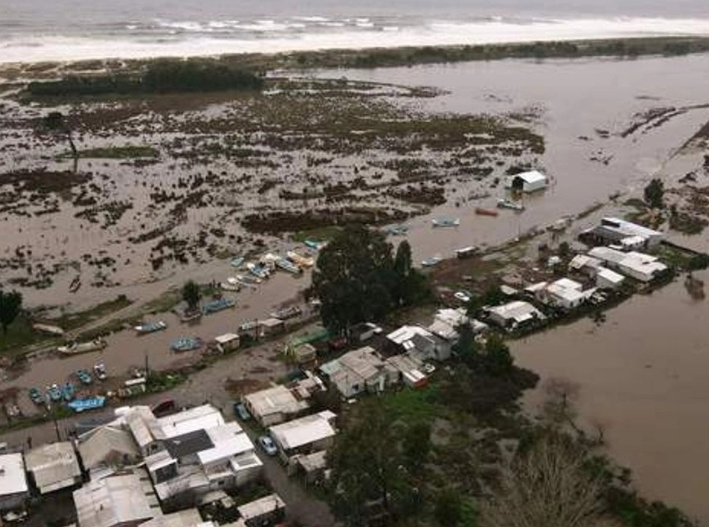 Chile vive emergencia por lluvias históricas; autoridades piden ayuda urgente