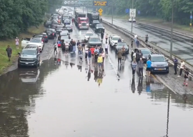 Nueva York colapsa por inundaciones y cientos de vuelos cancelados