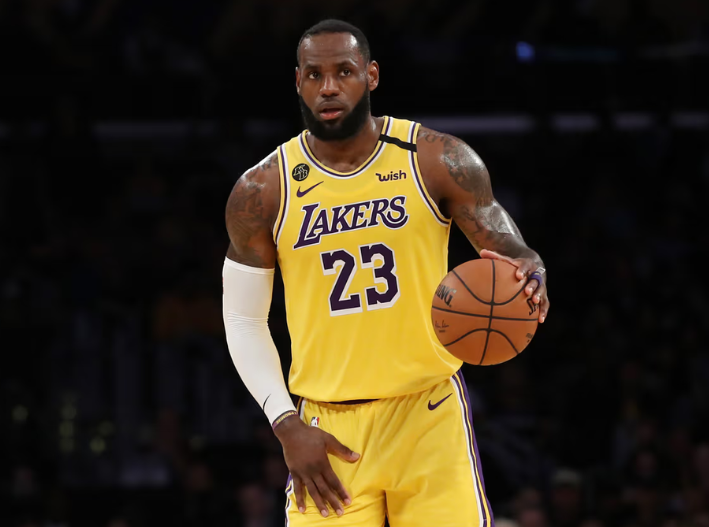 LeBron James deja a los Lakers y firma con los 76ers para buscar un último campeonato