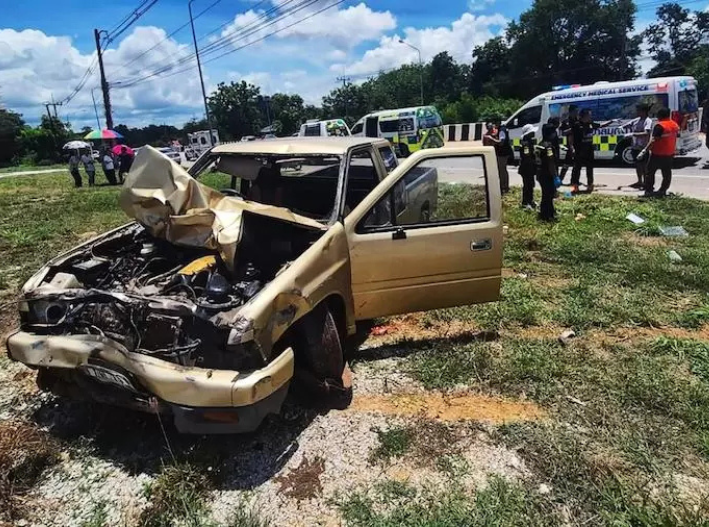¡Tragedia en Tailandia! Niño atropella y mata a nueve monjes budistas