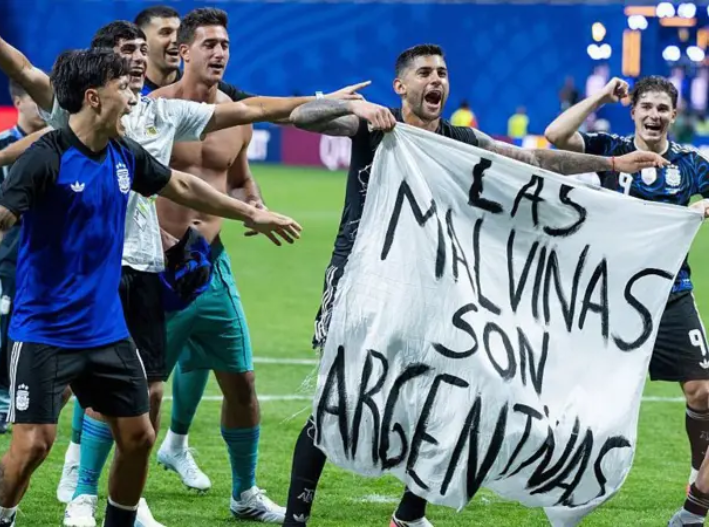 FIFA analiza sanciones contra Argentina por la pancarta de Malvinas