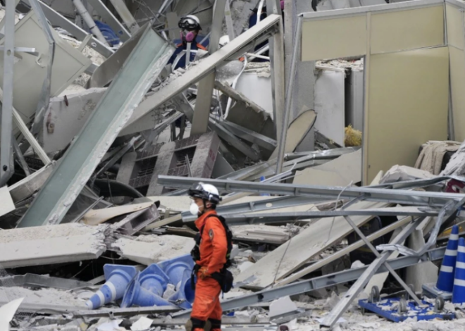 Sube a 18 la cifra de muertos por terremoto en Japón; continúan los rescates entre los escombros