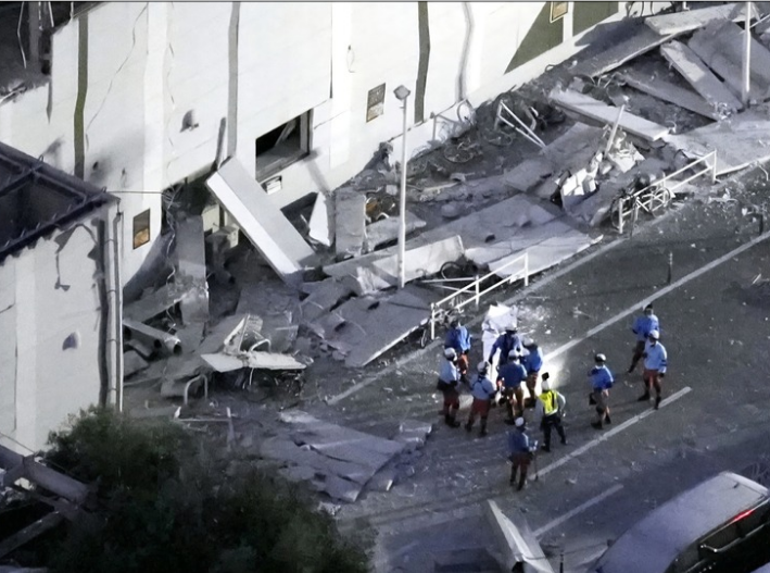 Terremoto de 7.1 sacude Japón; hay personas atrapadas en un centro comercial
