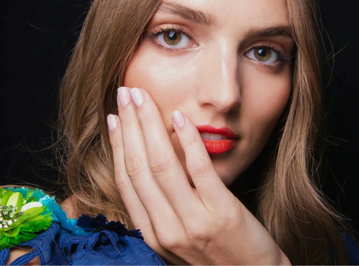Adiós al nail art: las uñas naturales conquistan la moda