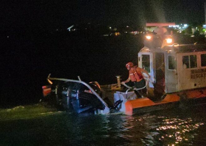 Embarcación naufraga por falla mecánica y rescatan a su tripulación en Chetumal