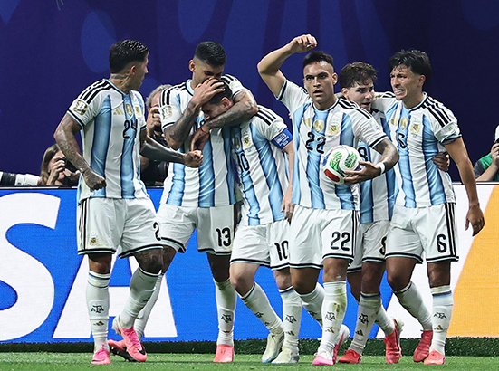 Argentina resucita y elimina a Egipto sobre la hora con polémica arbitral