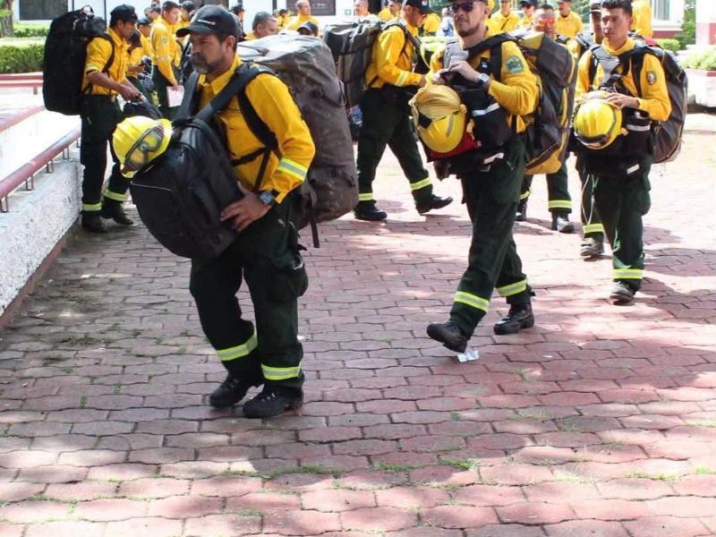 México envía brigadistas a Canadá para combatir incendios forestales