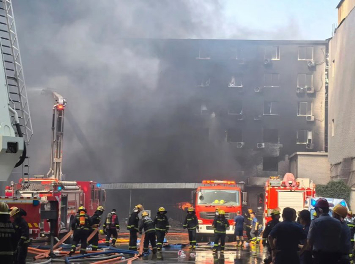 Fuego mortal: incendio en fábrica de calzado deja 28 muertos en China