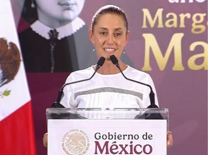 Sheinbaum entrega escrituras en Playa del Carmen