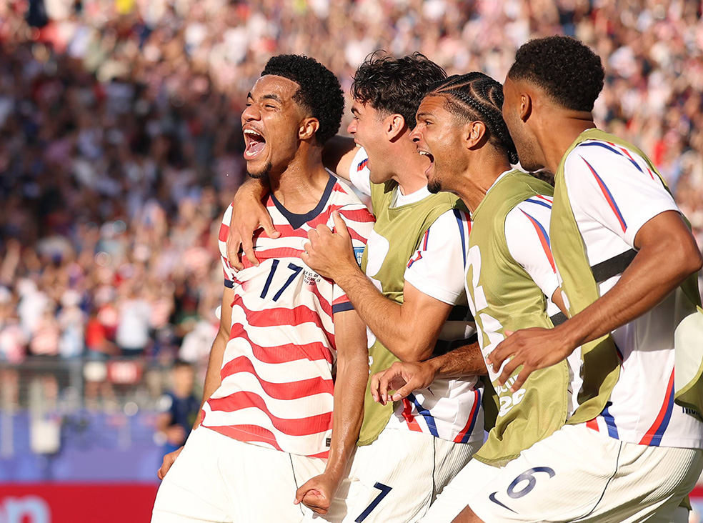 Avanza Estados Unidos a octavos, pero sin brillo