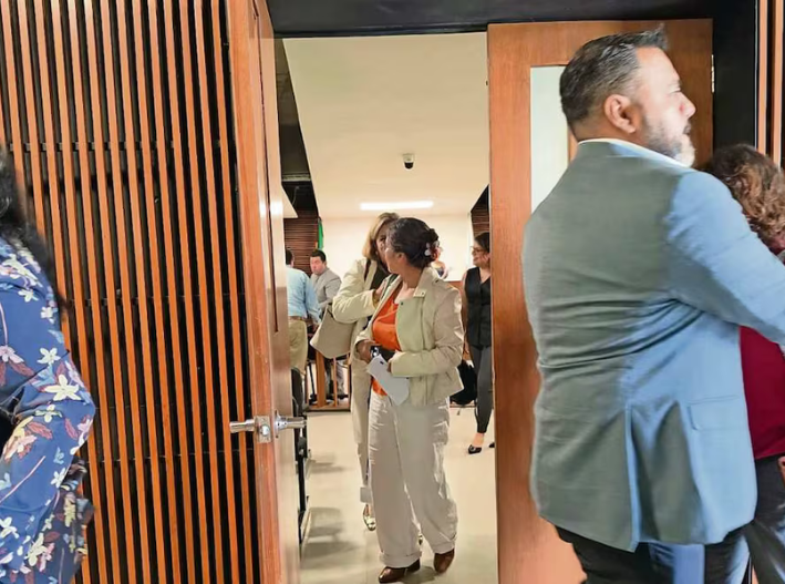 Esposa de exdirector de Pemex no acudirá a ratificar el perdón ante la jueza