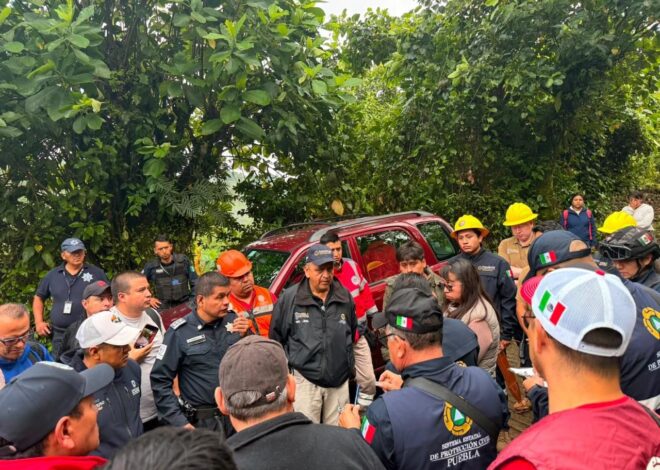 Rescate contrarreloj en Puebla: río subterráneo deja atrapada a una familia