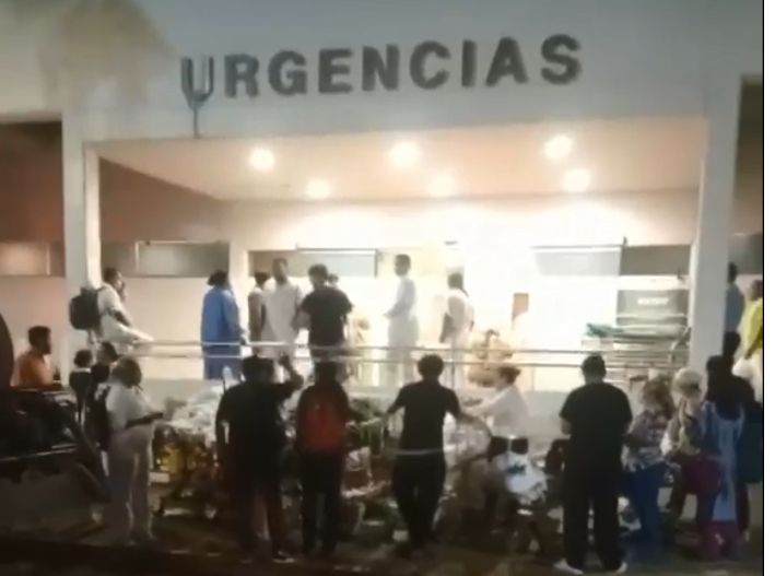 Evacúan hospital del IMSS en Chetumal tras incendio; autoridades investigan origen del siniestro