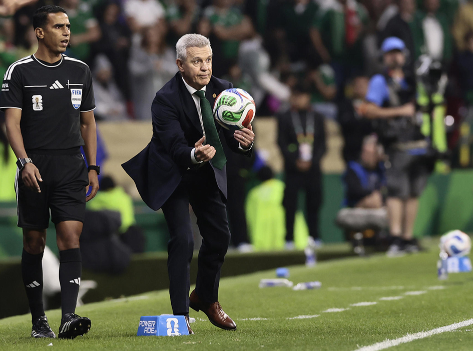 El Vasco defiende lluvia de centros ante Inglaterra