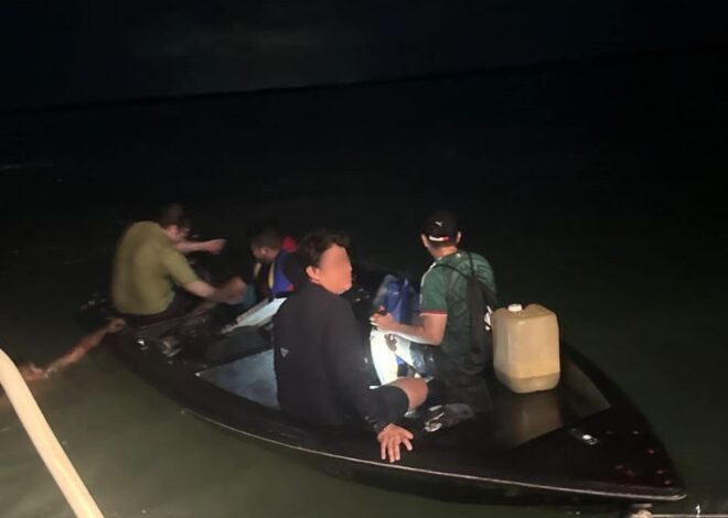 Marinos rescatan a seis personas a la deriva en la bahía de Chetumal tras falla mecánica