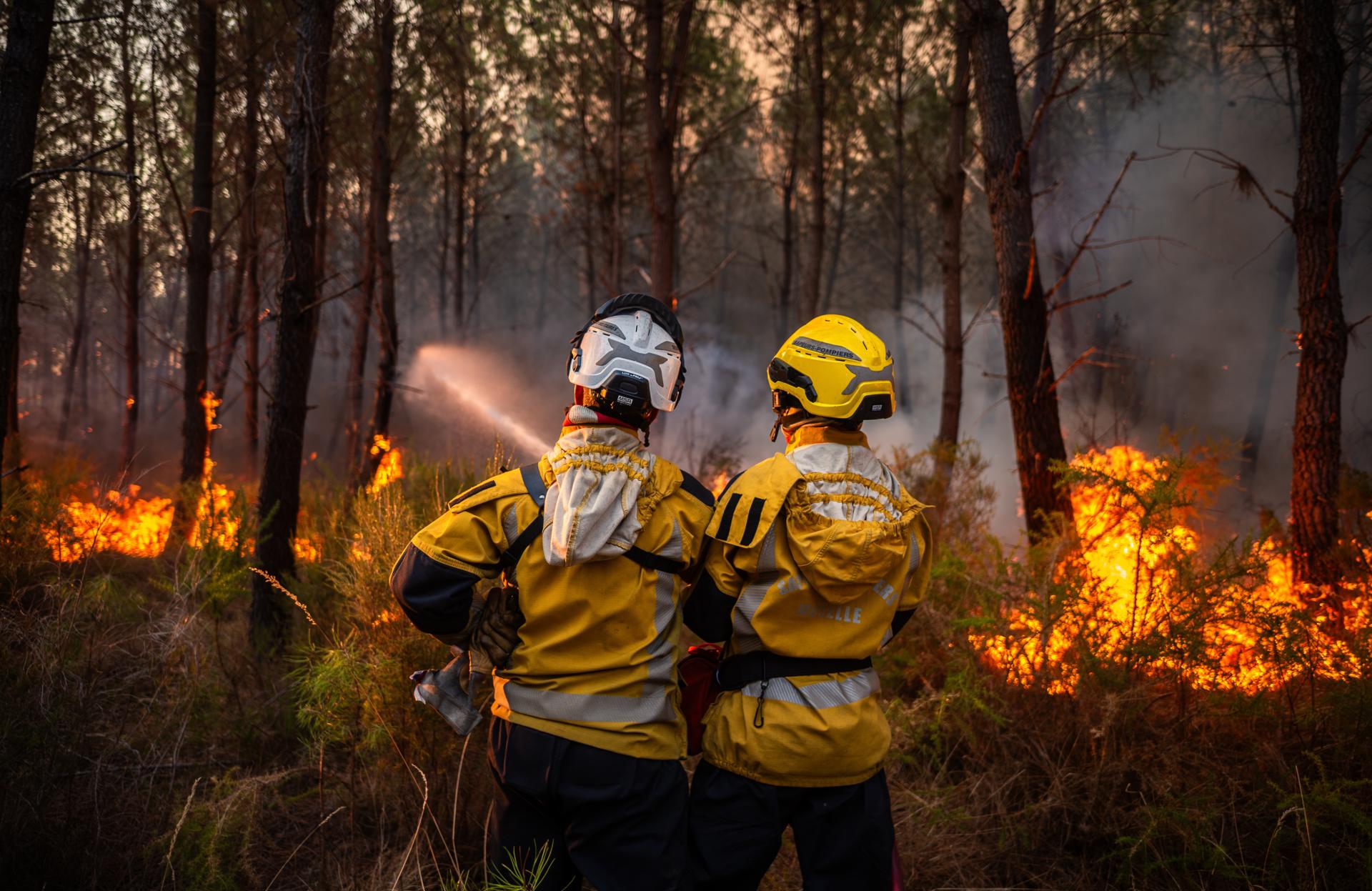 Incendio en Francia desata crisis turística y choque político