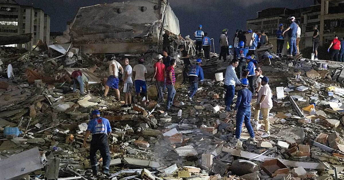 Venezuela suma 2,645 muertos; tragedia sísmica no deja de crecer