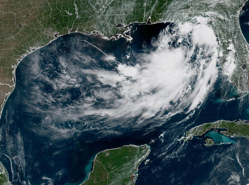 ¡Bertha amenaza el Golfo! Lluvias e inundaciones ponen en alerta a EU