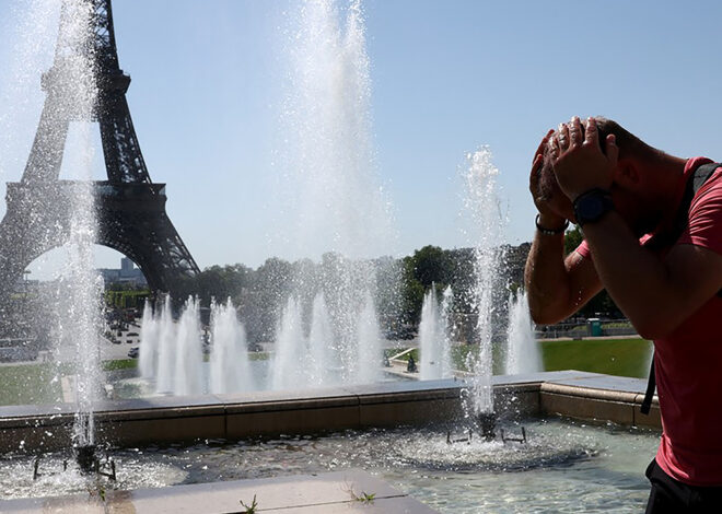 El calor dobla a París: la Torre Eiffel y museos cierran antes