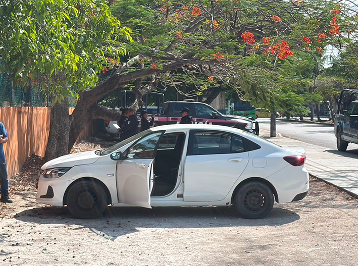 Aparece el Uber robado en Cancún; del pasajero no hay rastro
