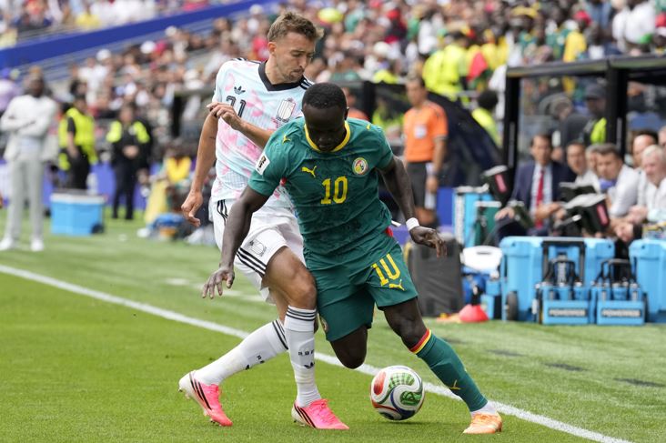 Un penal rompe el sueño de Senegal y salva a Bélgica