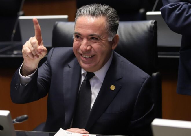 Inzunza deja Morena, pero conserva el fuero ante solicitud de EU