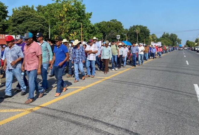 Miles toman la carretera en Tamaulipas para exigir libertad de Octavio Leal
