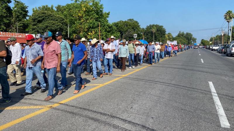 Miles toman la carretera en Tamaulipas para exigir libertad de Octavio Leal
