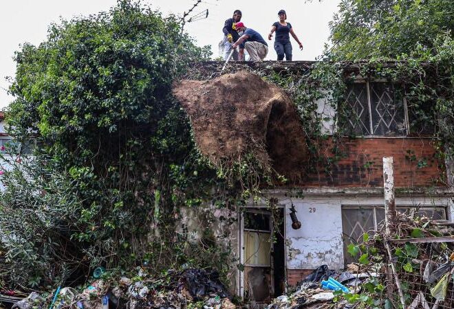 De hogar a basurero: vecinos rescatan a adulto mayor en Tlalnepantla