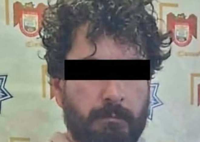 Hombre ataca con flechas a policías en Tijuana