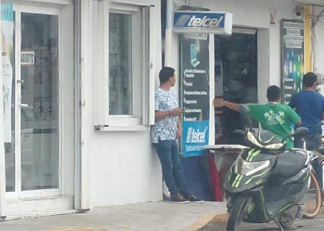 Registro telefónico genera filas e inconformidad entre usuarios en Tulum