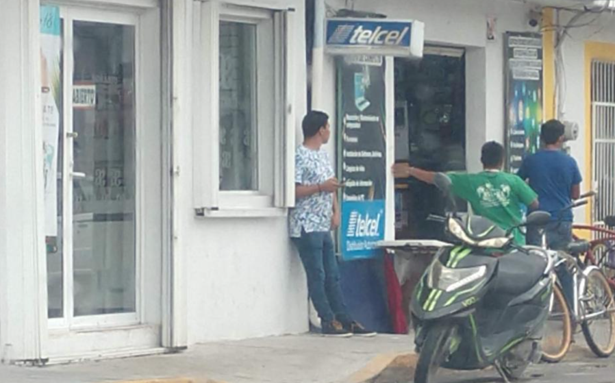 Registro telefónico genera filas e inconformidad entre usuarios en Tulum