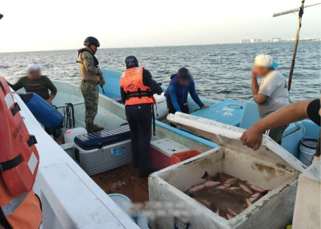 Retienen dos embarcaciones con 320 kilos de producto pesquero en Puerto Juárez