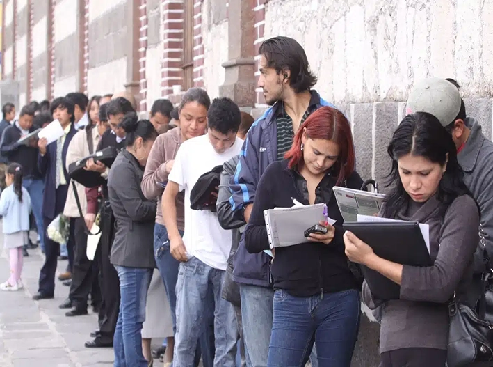 La crisis laboral golpea a los jóvenes: desempleo y amenaza de IA