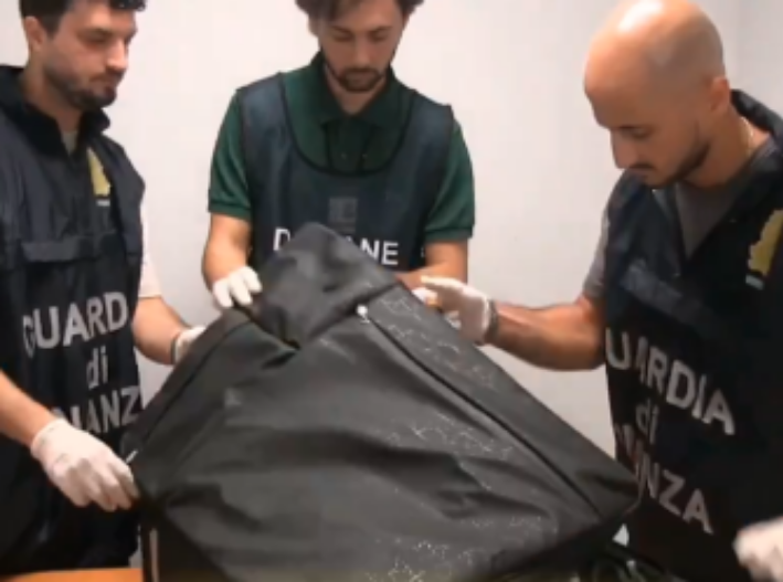 Fingían ser novios: detienen a dos mexicanos en Roma con 17 kilos de metanfetamina