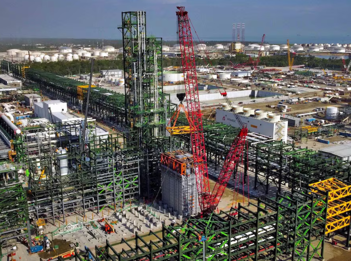 Dos Bocas reduce refinación 23% en junio tras meses de incidentes en la planta