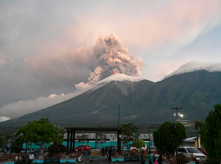 Guatemala vigila al Volcán de Fuego tras intensa actividad eruptiva