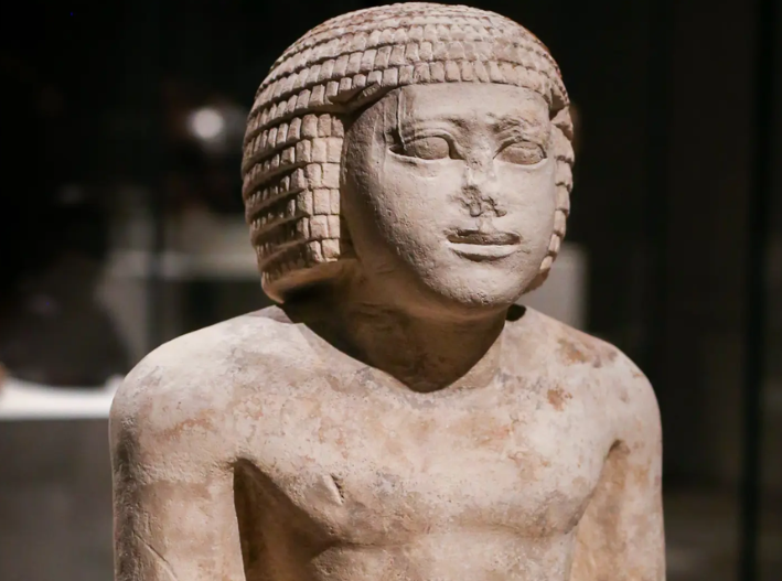 ¿Por qué tantas estatuas del antiguo Egipto aparecen sin nariz?