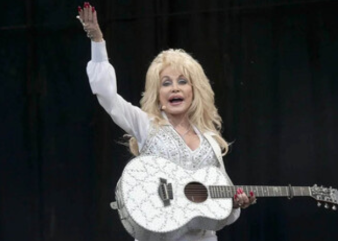 Muere Dolly Parton a los 80 años, leyenda de la música country