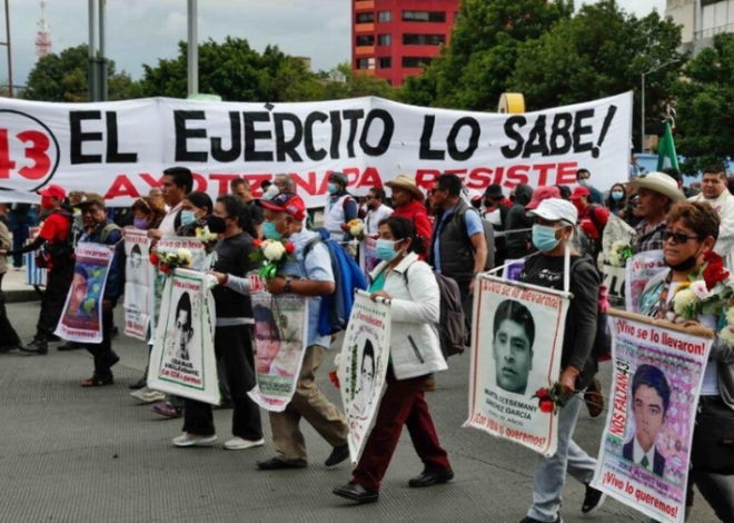 Ayotzinapa: analizan más de 20 bolsas con restos humanos hallados en Guerrero