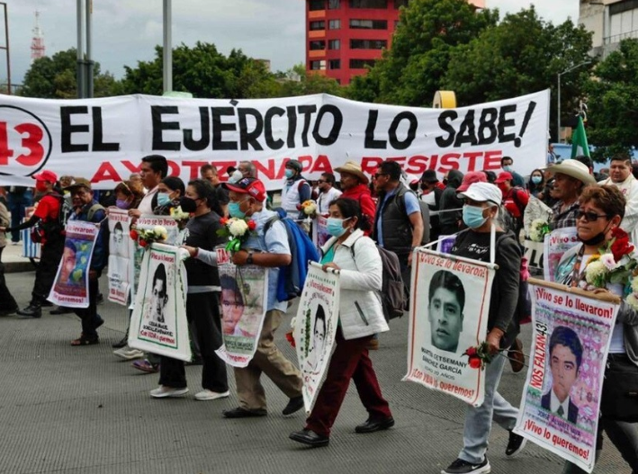Ayotzinapa: analizan más de 20 bolsas con restos humanos hallados en Guerrero