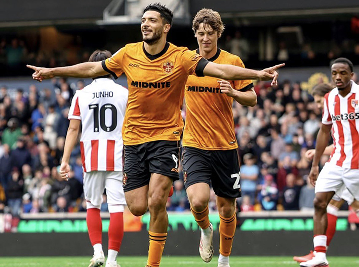 ¡Raúl vuelve a rugir! Jiménez marca de penal en goleada de los Wolves