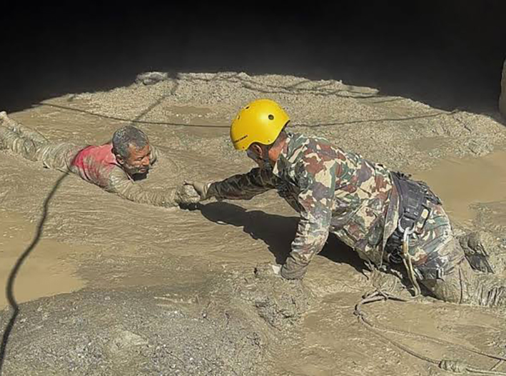 Nepal no deja de contar muertos: ya son 669 y casi 3 mil desaparecidos