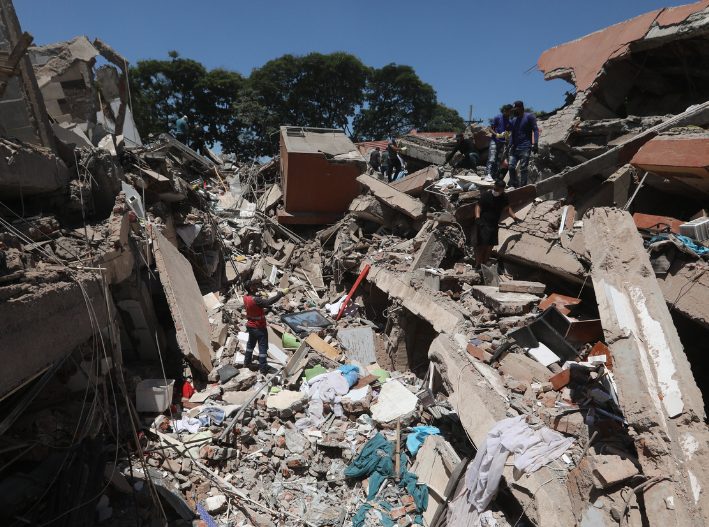 Sube a 224 la cifra de muertos por terremoto en Colombia