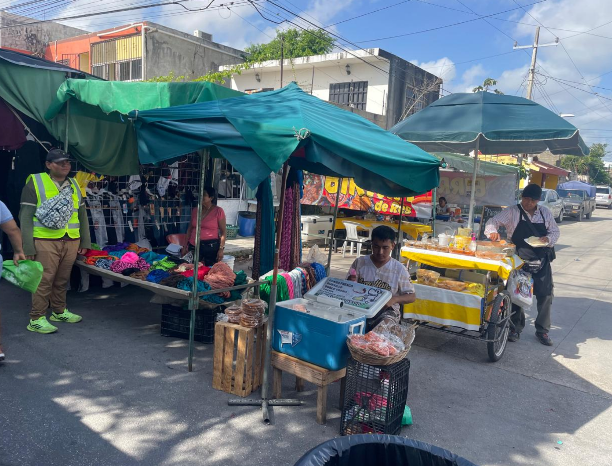 Tianguis verdes de Cancún atraen compradores por regreso a clases y precios bajos