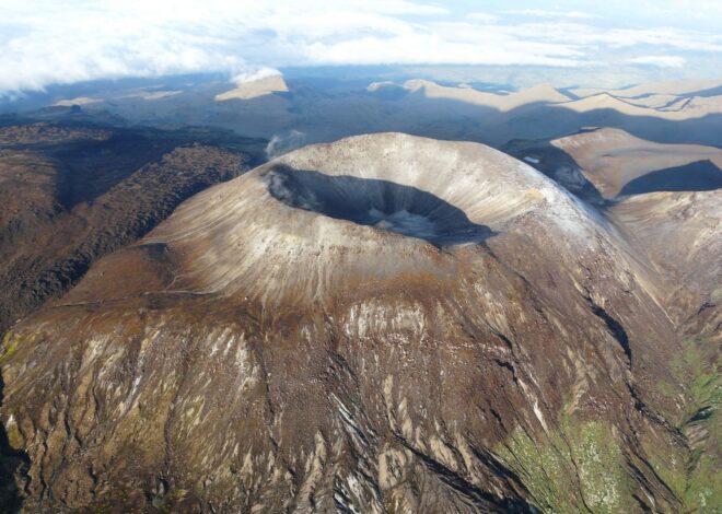 Volcán Puracé expulsa ceniza tras terremoto de 7.4 que sacudió Colombia
